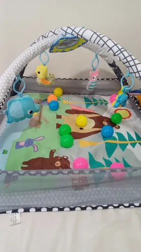 Tapete de atividades para bebê. Novo