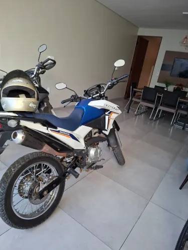 2 motos avenida cada uma e 16.000
