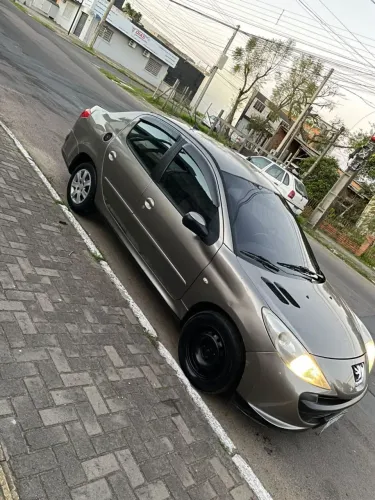Peugeot 207 Sedan Passion XR 1.4 Flex 8V 4P 2010