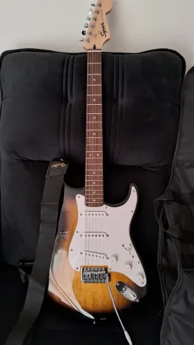 Guitarra Squier Fender Stratocaster Debut