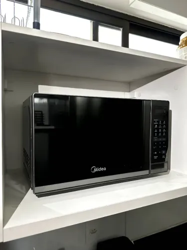 Micro-ondas Midea 20L Porta Espelhada - Prata