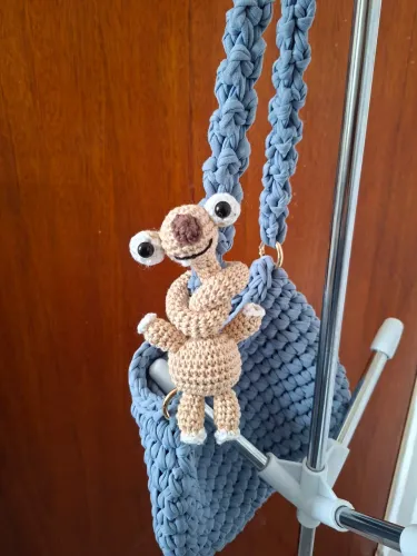 Sidi agarradinho de crochê amigurumi