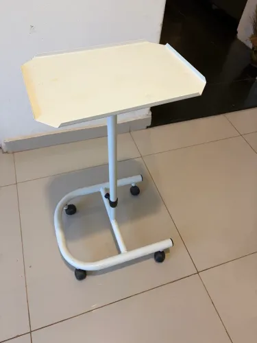 Carrinho auxiliar para vapor de ozônio