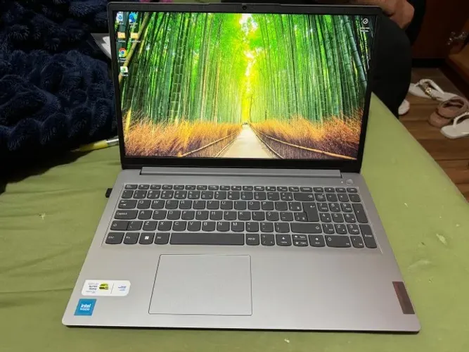 Notebook Lenovo Conservado, Apenas 2 Meses de Uso