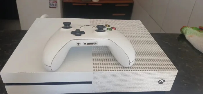 Xbox One S