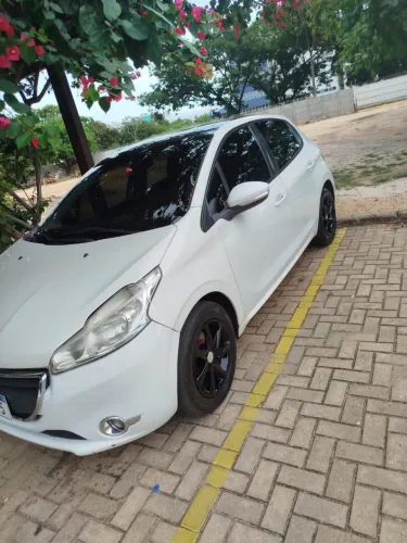 Peugeot 208 Allure 1.5 Flex 8V 5P 2014
