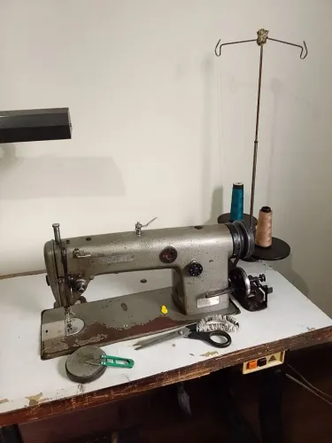 MÁQUINAS DE COSTURA E DE CORTAR TECIDO...( MECÂNICO ESPECIALIZADO ).