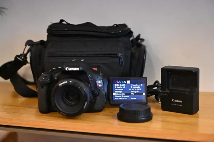 Camera Canon T3I lente 50mm 1.8 YN e bolsa