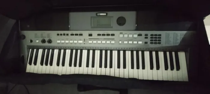 Teclado Yamaha PSR-E443