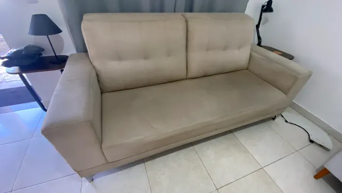 Sofá bege 2 metros 