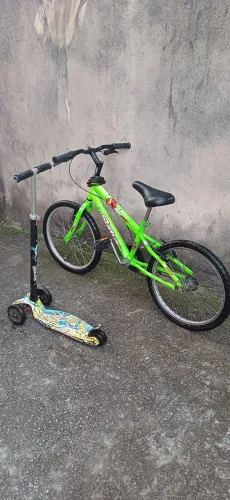 Vendo Bicicleta aro 20 com patinete de brinde