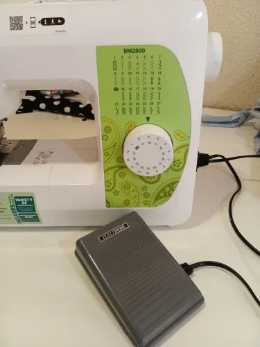 Máquina de costura, doméstica brother. Vários pontos e costura perfeita, nova na caixa.