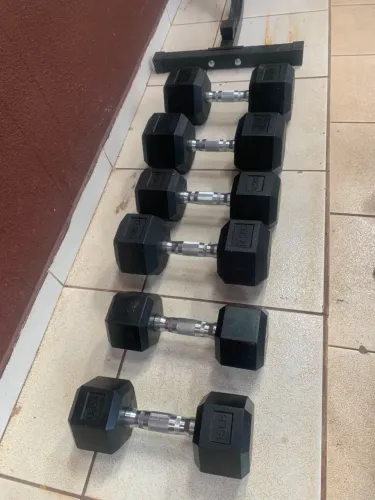 Pesos de academia - Dumbell + Barra