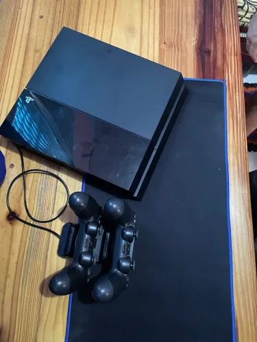 PS4 FAT 1TB com 2 Controles e 1 Carregador