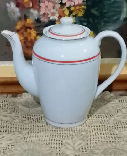 Bule porcelana Monte Alegre 18 cm 900 ml