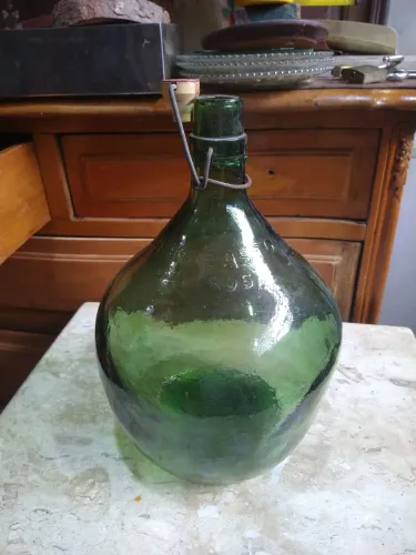 Garrafao de vinho antigo