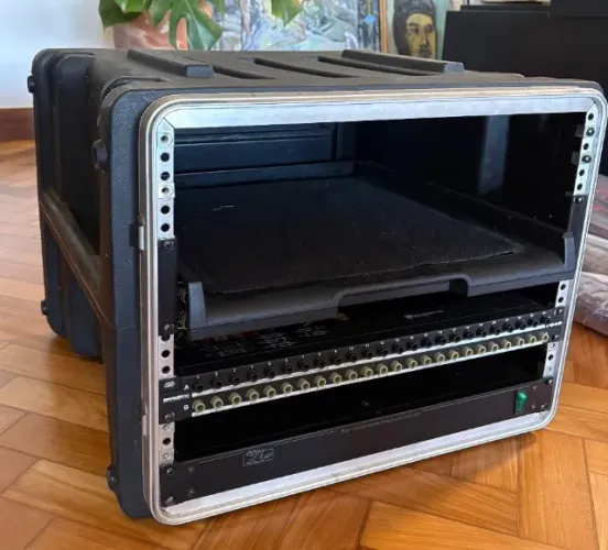 Case Rack 19 pol. 8U SKB com Fonte, Gaveta e PatchBay