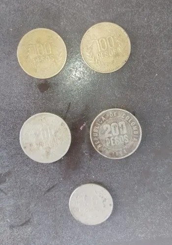 Moedas de pesos antigos colombianas