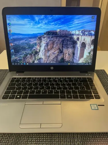 Notebook HP (i5-7300U - 8GB de Ram - SSD 240GB)