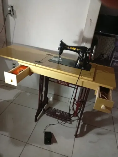 Máquina Elgin com gabinete