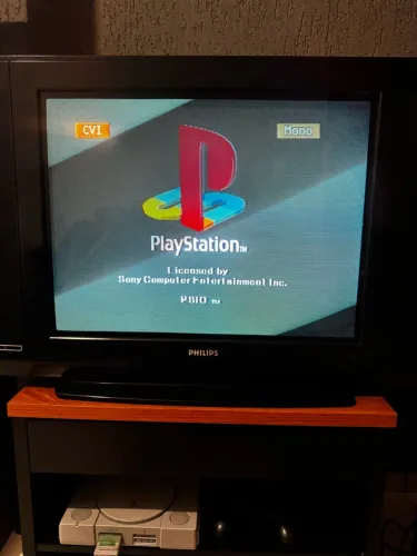 Tv de tubo Retrô gamer em perfeito estado.