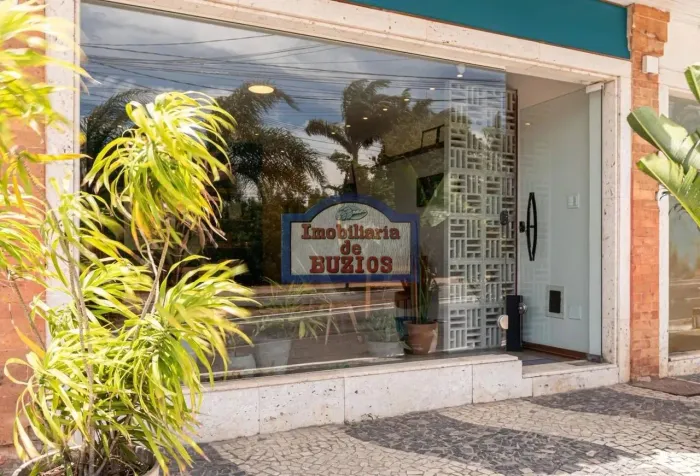 Loja comercial no centro de Búzios para venda