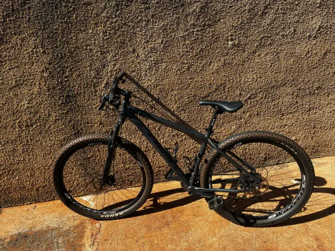 Bike MTB first aro 29 tamanho 19 excelente estado, top para trilha e cidade 