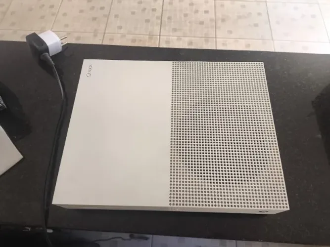 Xbox One S 500 GB + 2 Controles