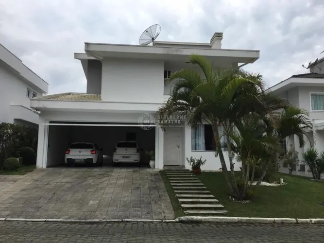 Casa à Venda no Condomínio Praia Brava Horizontal com 3 Suites, 274 m2 privativos em Itaja