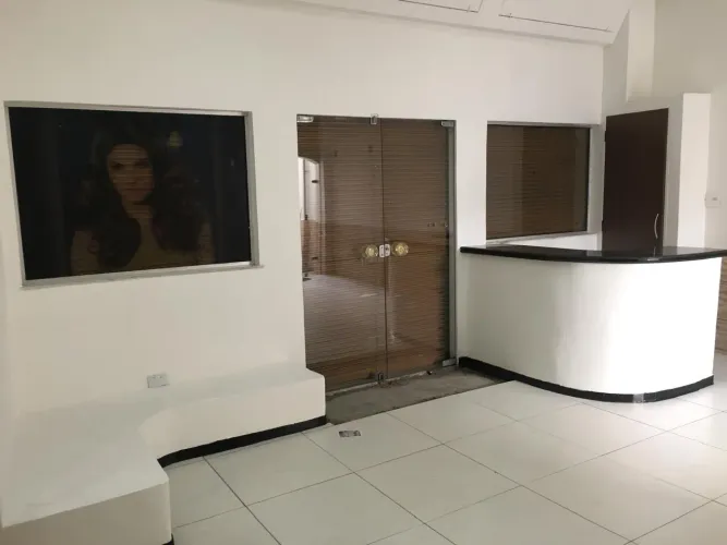 Excelente Loja comercial para consultórios e escritórios em geral