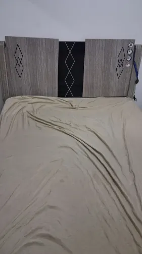 Cama de casal usada