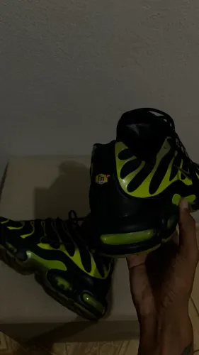 Nike Air Max Plus TN - Black & Volt