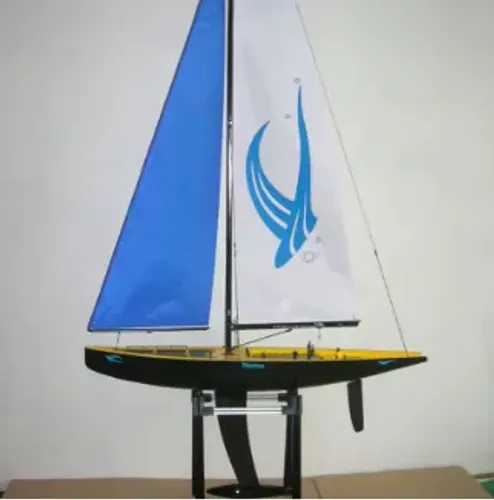 Veleiro RC de Alta Performance com Fibra de Carbono e Fibra de Vidro