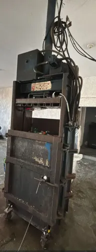 PRENSA HIDRÁULICA PARA RECICLAGEM 