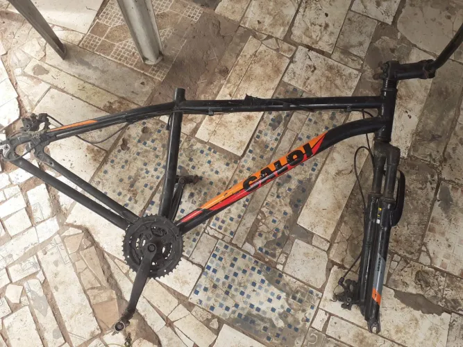 Peças da bicicleta aro 29 desmontada para montar ou utilizar as peças
