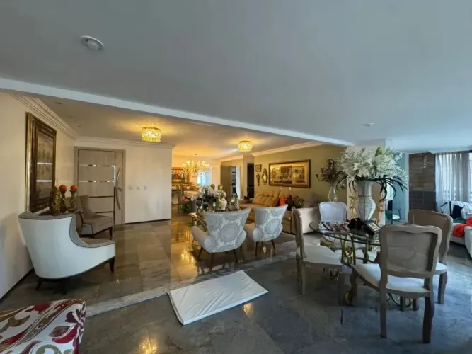 Apartamento à venda no Meireles com 3 suítes