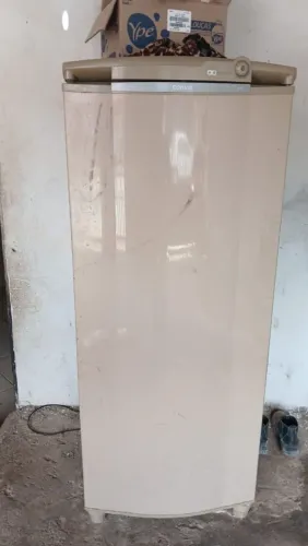 Vende-se geladeira usada em bom estado de uso funcionando perfeitamente...