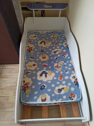 Cama infantil mais colchão de berço