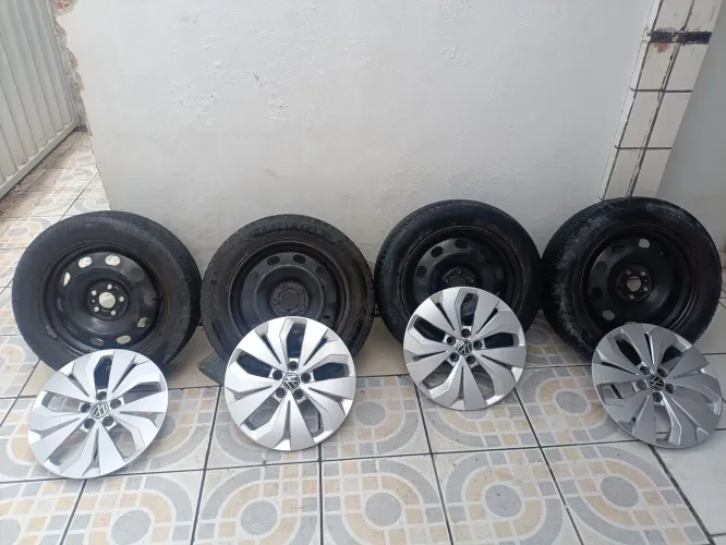 Rodas 16" , 5 furos com calotas originais Volkswagen 