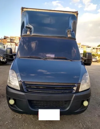Iveco 35s14 Baú 2012 - baixo km
