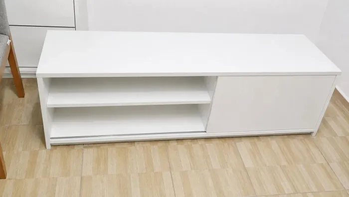 Rack para TV Branco com Porta de Correr - Moderno e Espaçoso