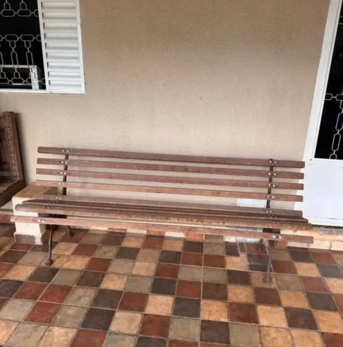 Banco de mandeira