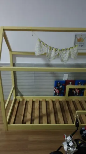 Cama montessoriana infantil