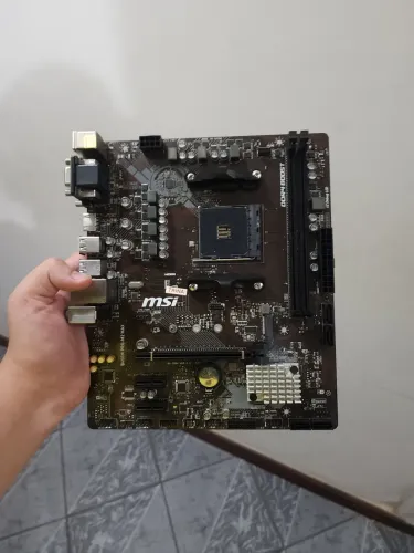 Placa mãe b450m com avaria