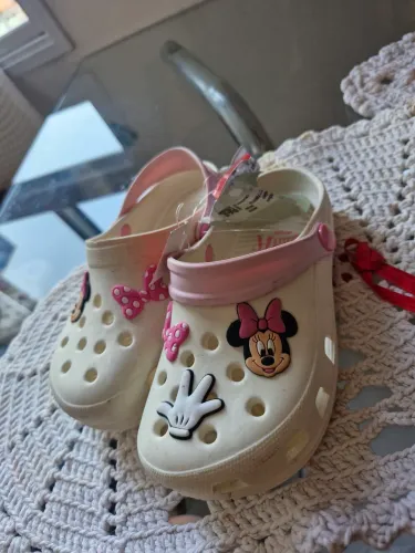 Sandália Crocs Minnie