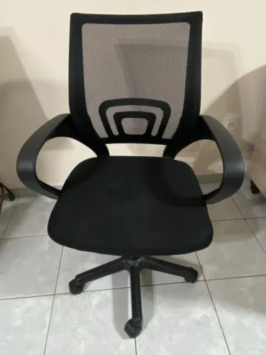 Cadeira Ergonômica para Escritório com Encosto em Tela - Seminova - Pouco uso