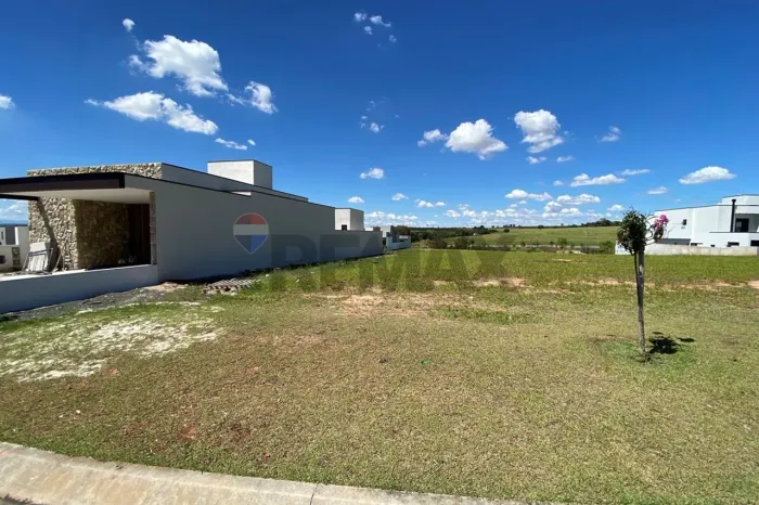 Lote à venda no Condomínio Flor da Aldeia, Aldeia dos Lagos
