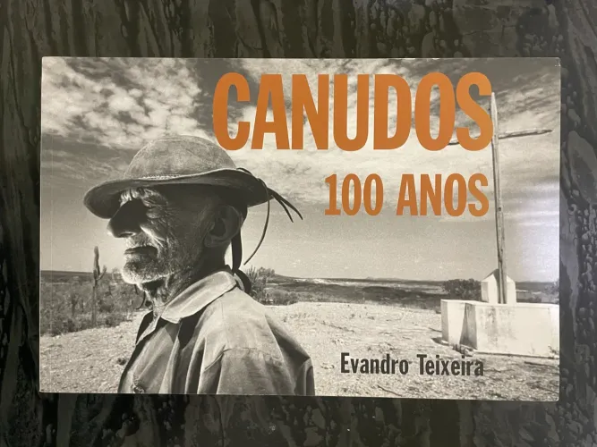 Livro 100 anos de Canudos raro