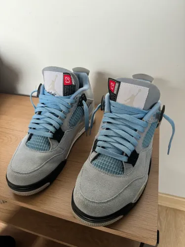 Tênis Jordan 4 Retro University blue