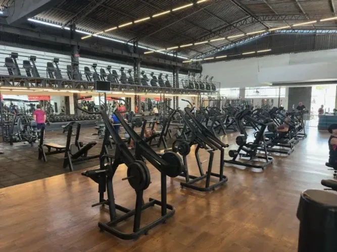 EQUIPAMENTOS DE MUSCULAÇÃO.( SEMI- NOVOS)